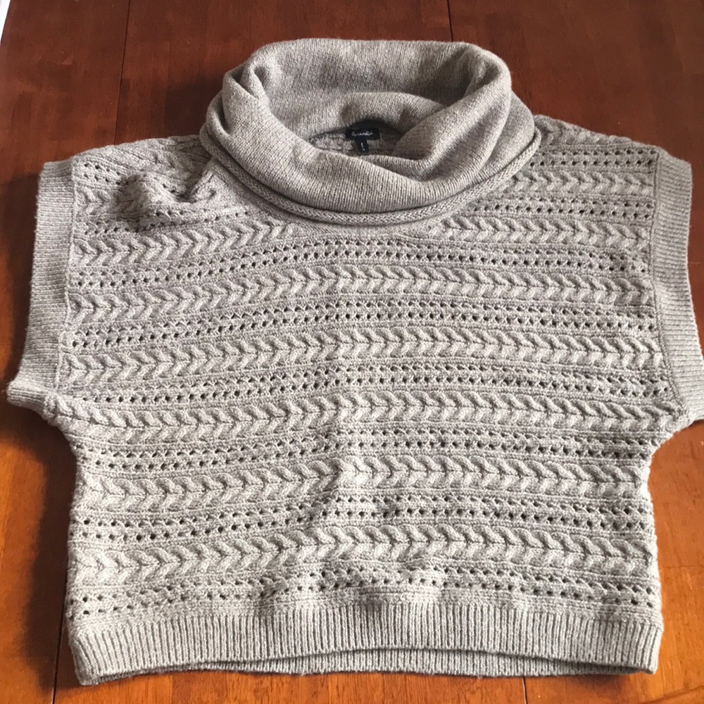 Splendid women’s sweater. Size M